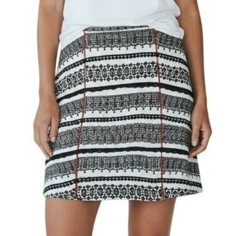 ANTHROPOLOGIE TABITHA Black White Geometric‎ Lace Trim Mini Skirt EUC Size 2